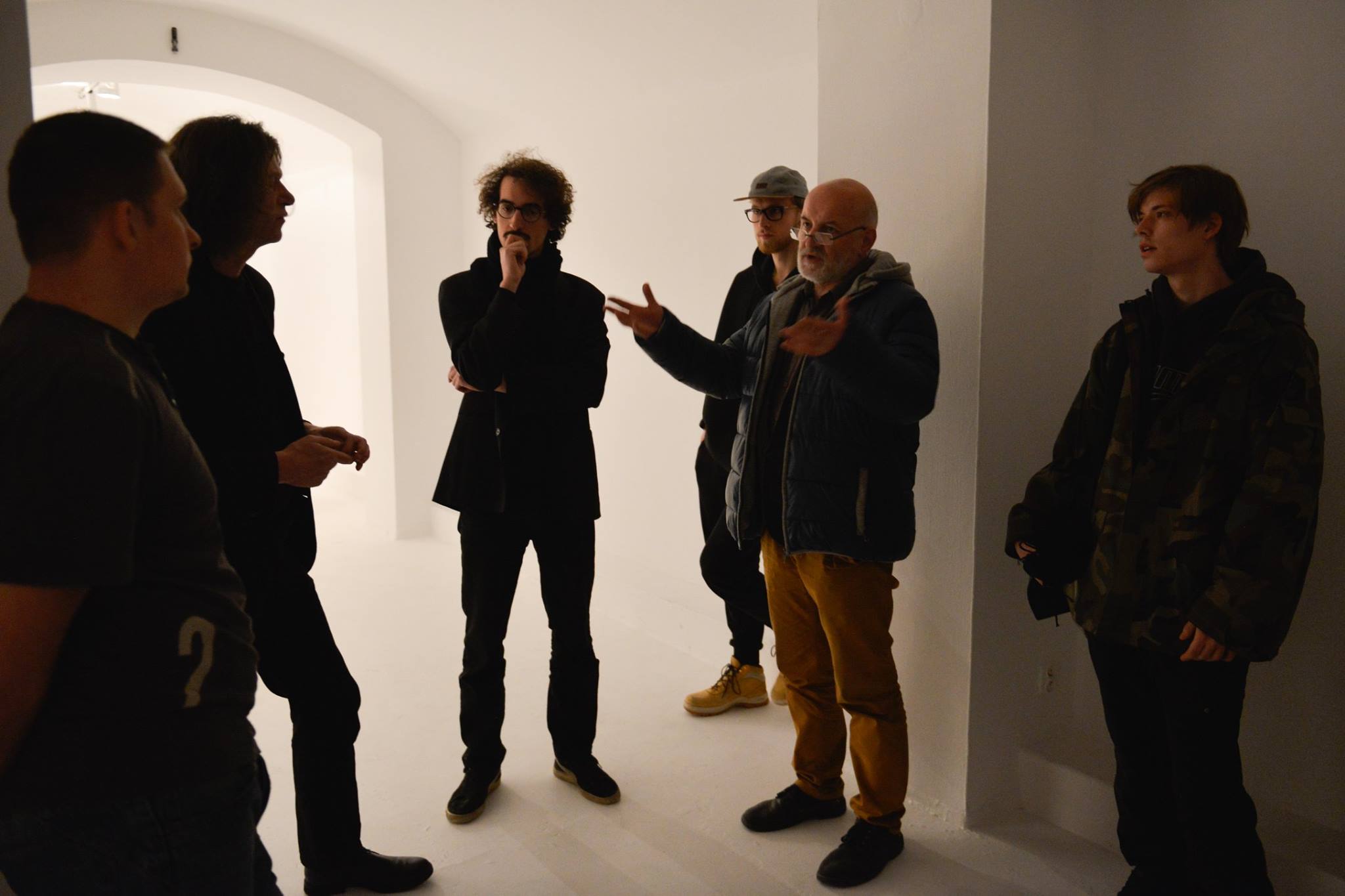 Spotkanie uczestników wystawy w galerii Bunkier Sztuki w Krakowie.