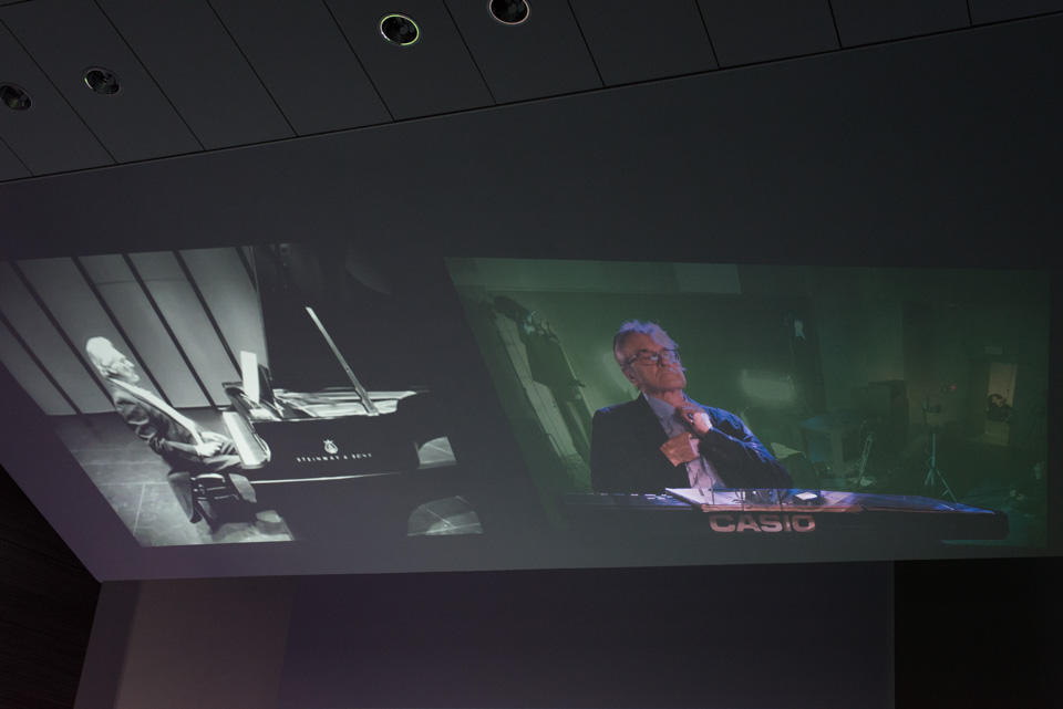 Komunikacja wielomedialna. Dyspozytywy artefaktów polisensorycznych. Dyskursy wielomedialne.